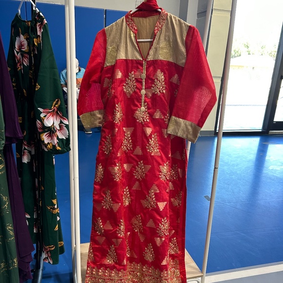 Red Kurta - Picture 1 of 1
